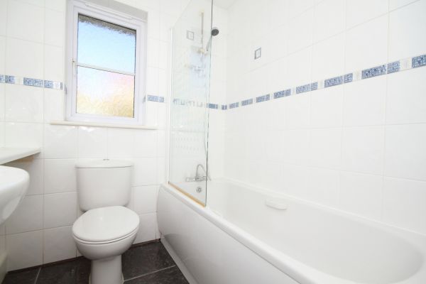 Shower Window Replacement in Blue Springs